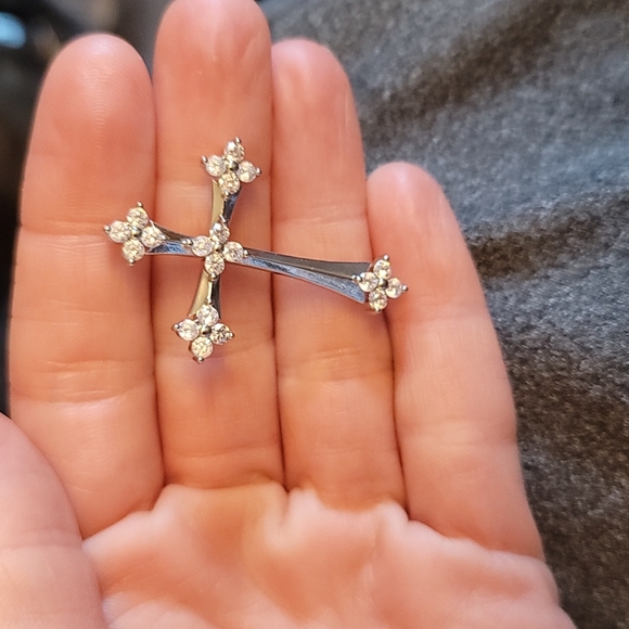Gorgeous Silver Cross with Swarovski Crystals - Picture 9 of 9